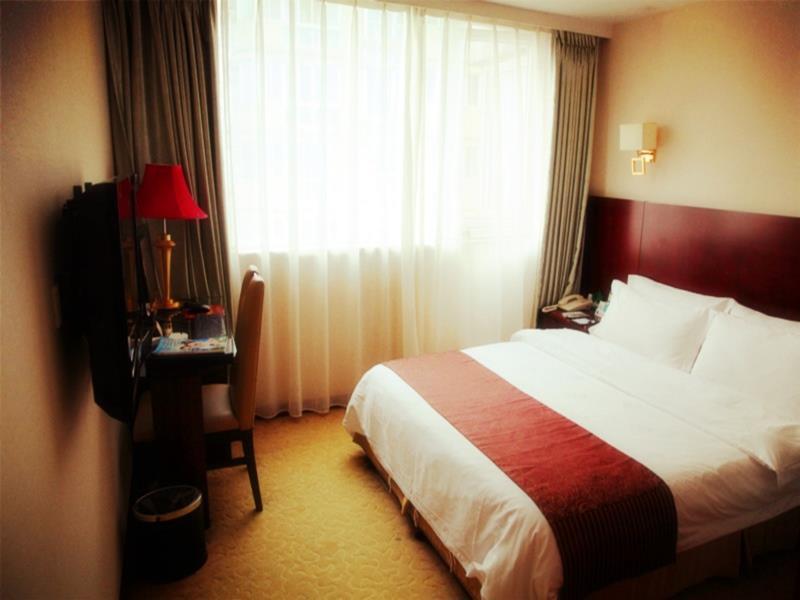 Crown International Hotel Чънду Екстериор снимка